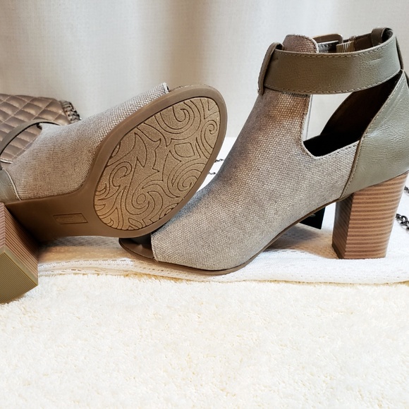 NWT! Solesenseability Regina Stone Heels size 6 - Picture 7 of 8